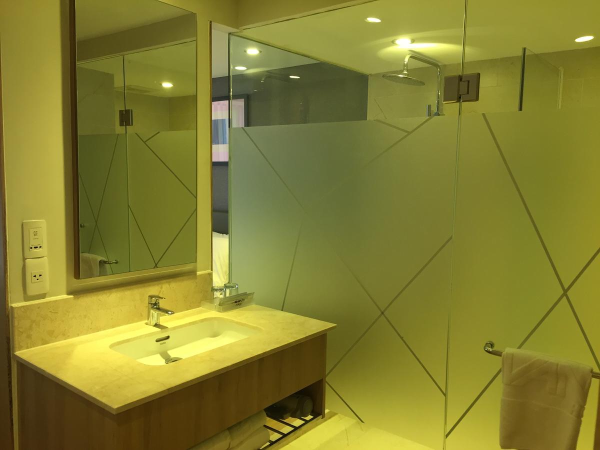 Phòng Premier Giường Đôi Hướng Chợ Bến Thành
